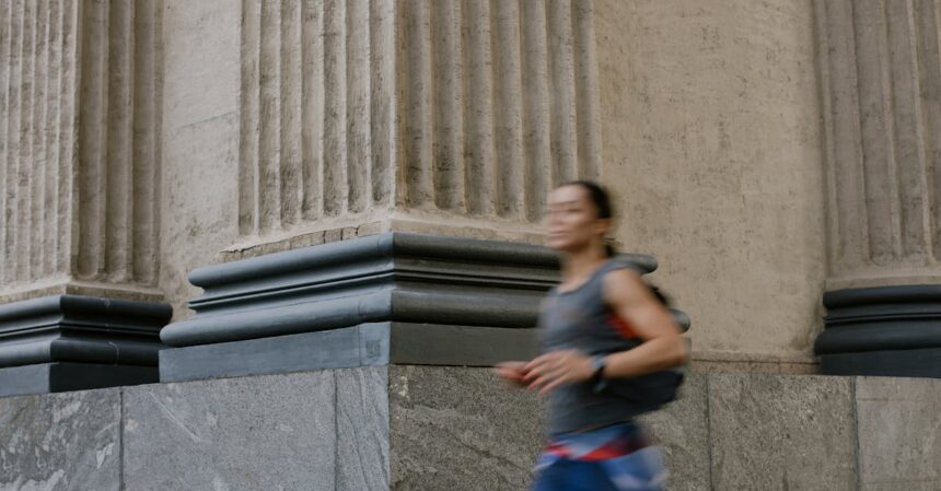 découvrez des entraînements efficaces qui maximisent vos résultats en un minimum de temps. boostez votre forme physique avec des routines adaptées à tous les niveaux, alliant cardio et renforcement musculaire.
