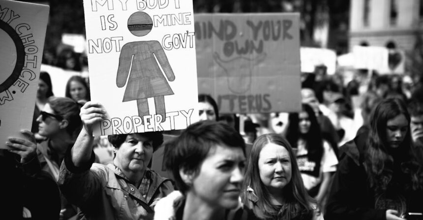 découvrez tout ce que vous devez savoir sur l'utérus rétroversé : causes, symptômes et implications sur la santé reproductive. informez-vous sur cette condition courante et apprenez comment elle peut affecter votre fertilité et votre bien-être global.