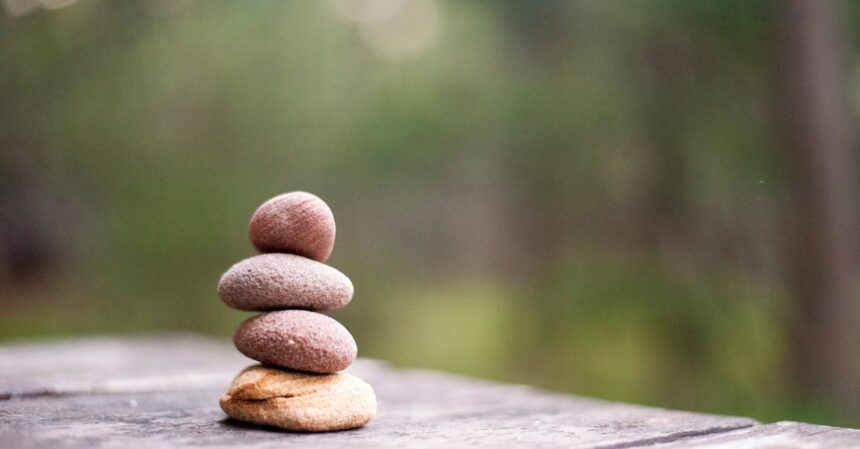 découvrez la beauté de la simplicité avec notre guide complet. apprenez à apprécier les petits plaisirs de la vie et à désencombrer votre esprit et votre environnement pour une existence plus sereine et authentique.