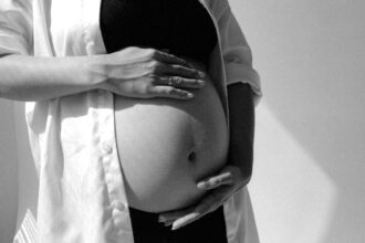 découvrez des conseils et astuces pour prendre soin de votre ventre postpartum. apprenez comment retrouver votre forme après la grossesse, avec des exercices adaptés et des recommandations nutritionnelles pour vous aider à vous sentir bien dans votre corps.