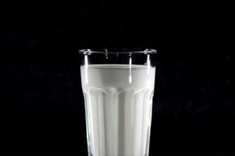 découvrez l'importance de la vitamine d pour votre santé, ses bienfaits sur le système immunitaire, les sources alimentaires et les recommandations pour un apport optimal.