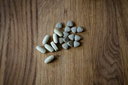 découvrez l'importance des vitamines essentielles pour votre santé. apprenez comment ces nutriments sont cruciaux pour le bien-être, le système immunitaire et le bon fonctionnement de votre organisme. informez-vous sur les meilleures sources de vitamines et comment les intégrer efficacement dans votre alimentation quotidienne.