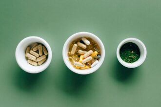 découvrez les vitamines essentielles pour votre santé : apprenez à connaître leur rôle, les sources alimentaires et comment les intégrer dans votre quotidien pour un bien-être optimal.