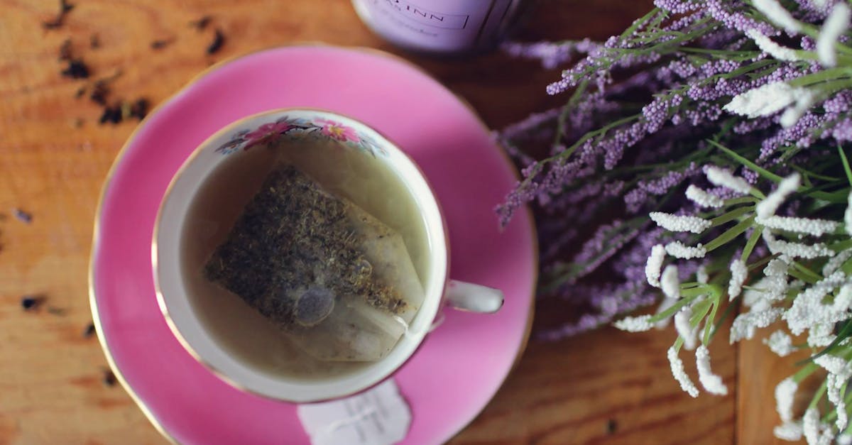 découvrez les bienfaits de l'aromathérapie : une approche naturelle pour améliorer votre bien-être physique et mental grâce aux huiles essentielles. plongez dans un monde de senteurs apaisantes et revitalisantes.