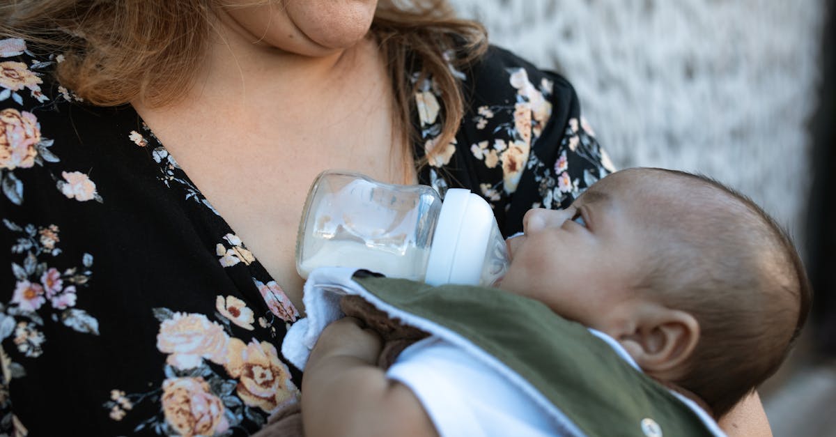 découvrez les bienfaits de l'allaitement maternel pour la santé de votre bébé et de votre bien-être. obtenez des conseils pratiques sur la durée, les positions et les techniques pour réussir votre allaitement.