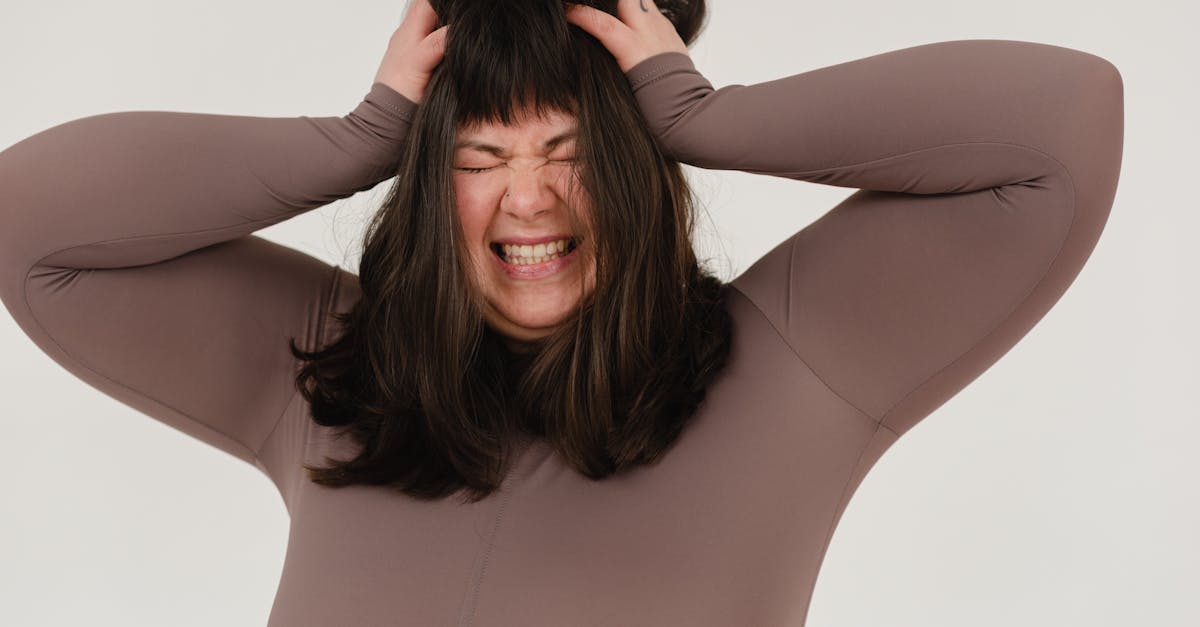 découvrez tout sur la tension cervicale : causes, symptômes et traitements pour soulager vos douleurs au cou. améliorez votre bien-être avec nos conseils pratiques et solutions efficaces.