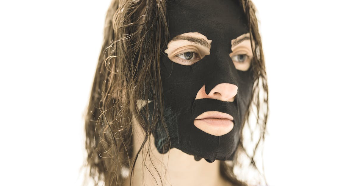 découvrez les bienfaits du masque au charbon, un soin purifiant qui élimine les impuretés et les toxines de votre peau. offrez à votre visage une apparence radieuse et éclatante grâce à cette solution naturelle et revitalisante. idéal pour tous les types de peau, le masque au charbon est votre allié beauté incontournable!