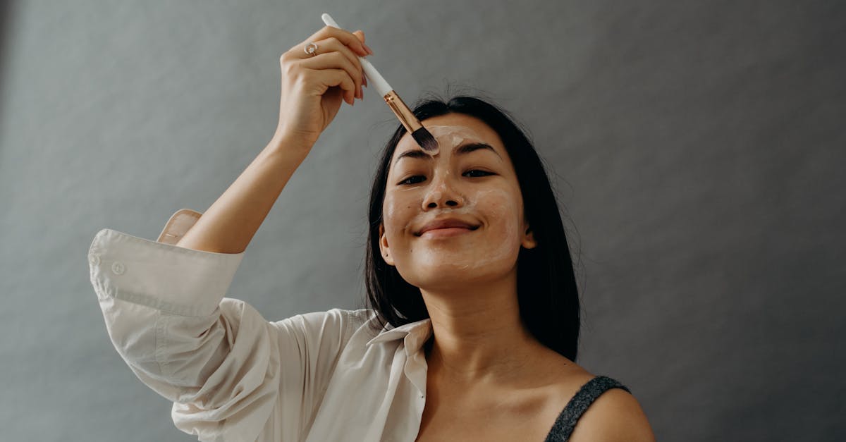 découvrez notre masque à l'argile purifiant, conçu pour revitaliser et hydrater votre peau en profondeur. idéal pour tous les types de peau, il aide à éliminer les impuretés et à resserrer les pores pour un teint éclatant et sain.