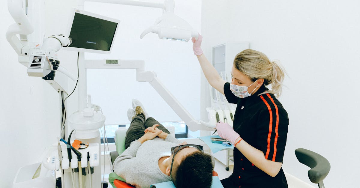 découvrez l'importance des soins dentaires pour une santé optimale. apprenez des conseils pratiques pour maintenir une bonne hygiène bucco-dentaire, prévenir les caries et garder un sourire éclatant. optez pour des visites régulières chez le dentiste et adoptez les bonnes habitudes dès aujourd'hui.