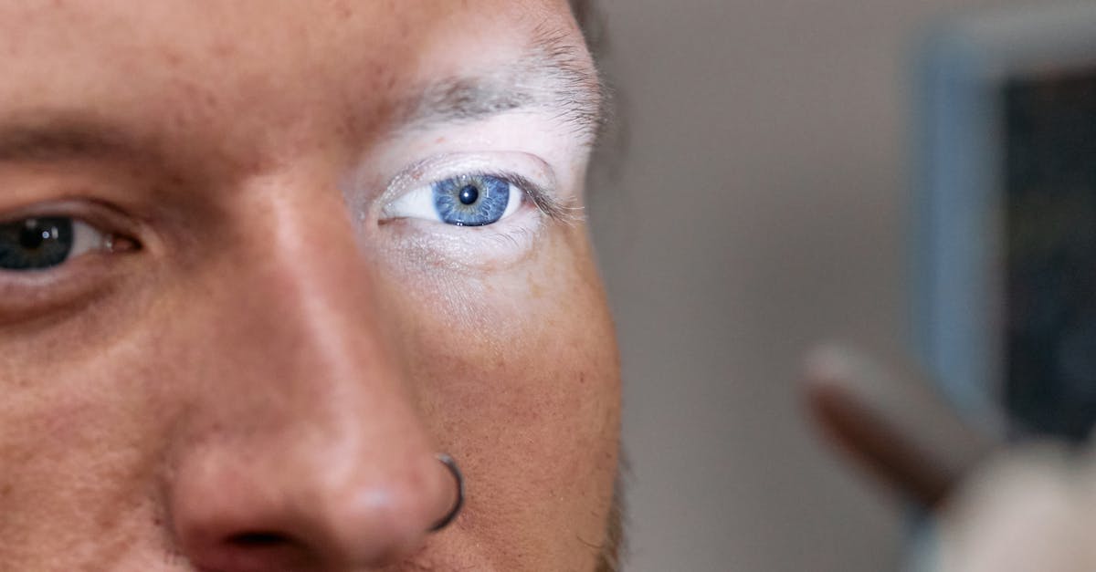 découvrez des conseils essentiels pour prendre soin de vos paupières, maintenir leur santé et beauté, et prévenir les irritations et le vieillissement prématuré.