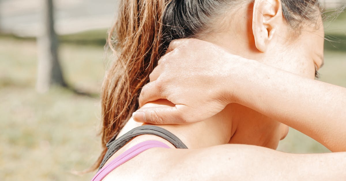 découvrez des solutions et des conseils pour soulager la douleur aux mains, comprendre les causes et apprendre des exercices efficaces pour améliorer votre bien-être.
