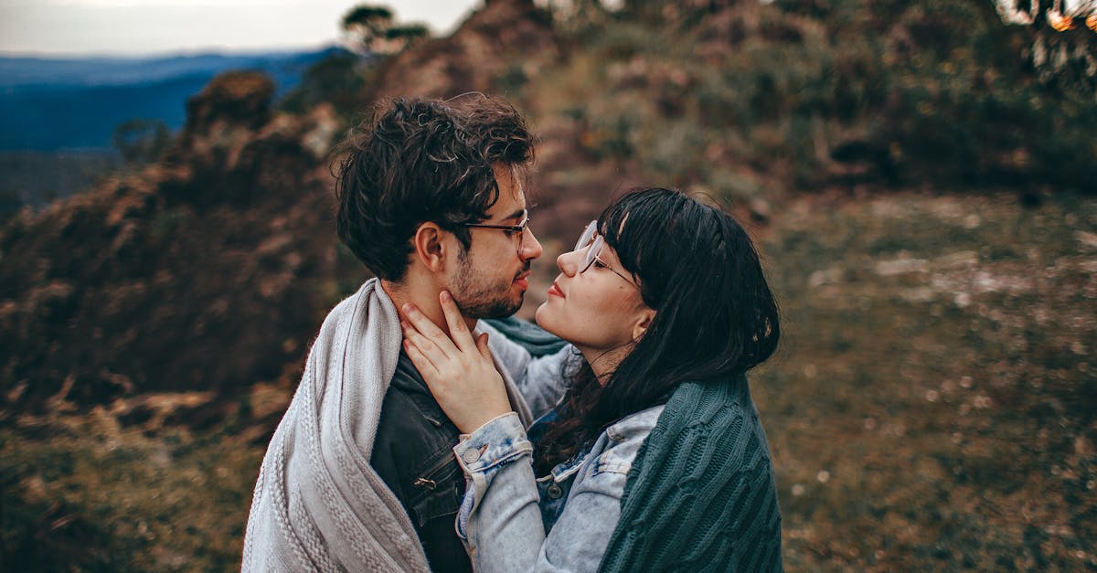 plongez dans l'exploration de l'intimité, un concept essentiel qui forge des liens profonds entre les individus. découvrez comment cultiver des relations authentiques, renforcer la confiance mutuelle et favoriser une connexion émotionnelle enrichissante. que ce soit dans l'amitié, l'amour ou la famille, l'intimité est la clé d'un épanouissement relationnel.