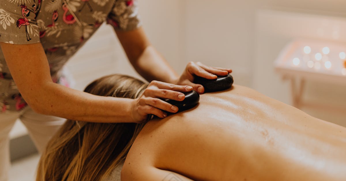 découvrez les bienfaits du massage des articulations, une méthode naturelle pour soulager la douleur, améliorer la mobilité et favoriser la relaxation. apprenez comment cette pratique peut contribuer à votre bien-être général et à la santé de vos articulations.