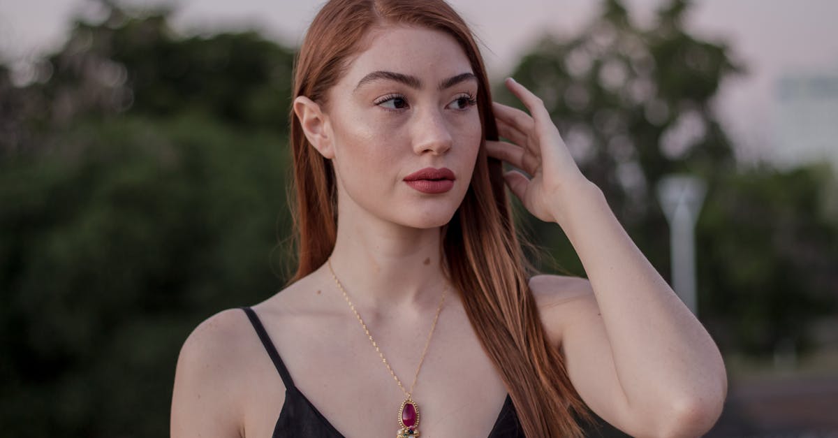 découvrez notre collection de colliers uniques et élégants, parfaits pour sublimer toutes vos tenues. que vous cherchiez un bijou délicat pour le quotidien ou une pièce exceptionnelle pour une occasion spéciale, nous avons ce qu'il vous faut. explorez notre sélection dès maintenant !