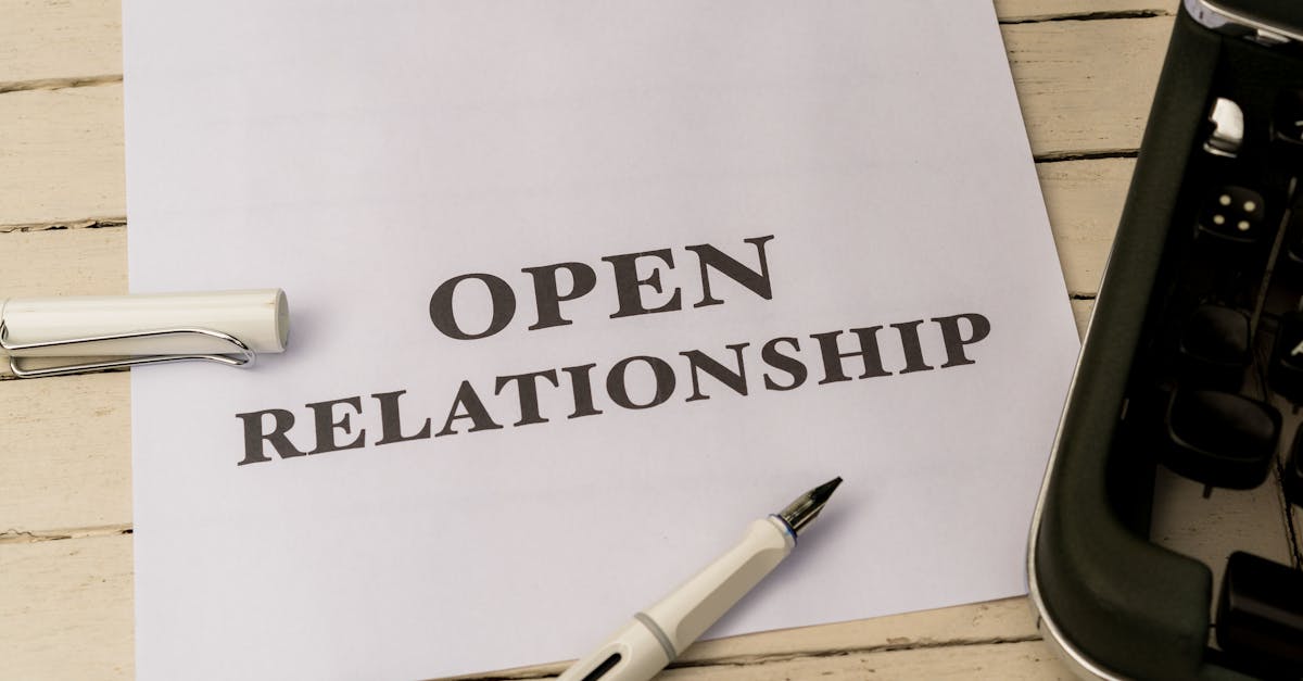 découvrez le polyamour, une approche éthique des relations amoureuses qui célèbre la connexion et l'amour entre plusieurs partenaires. apprenez-en davantage sur ses principes, ses défis et comment construire des relations saines et authentiques dans un monde complexe.