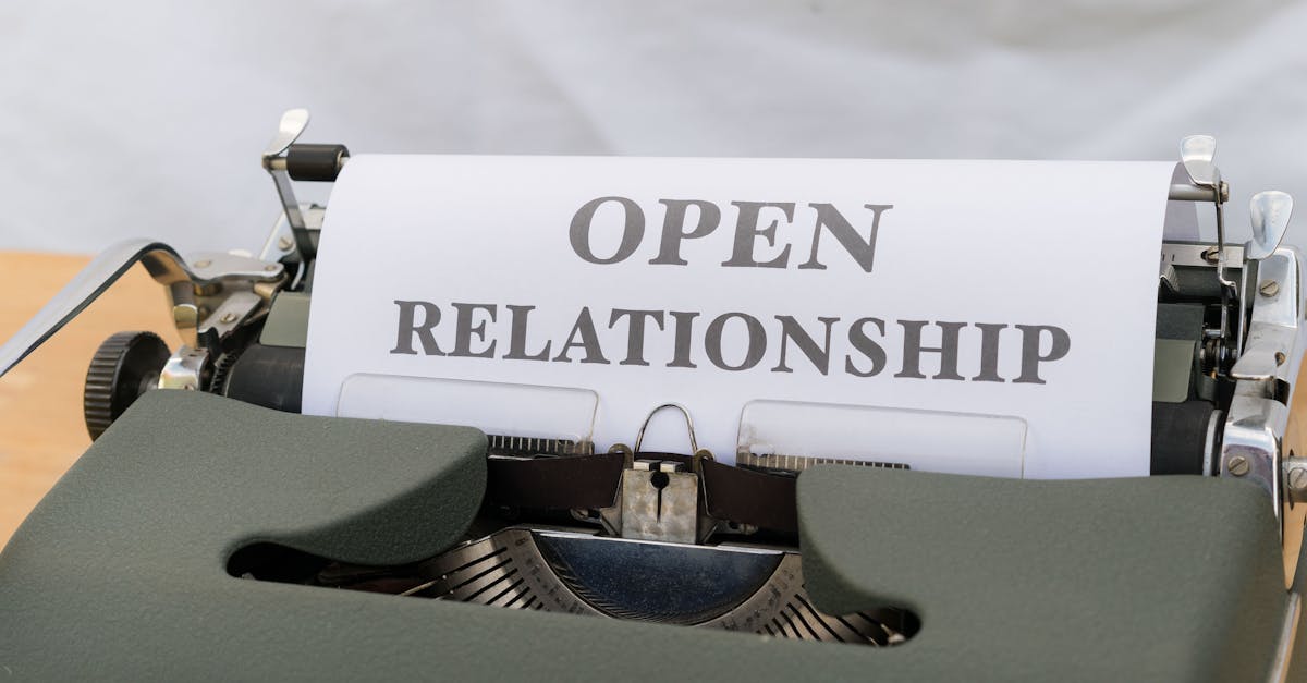 découvrez le polyamour, une approche éthique et consensuelle des relations amoureuses multiples. apprenez comment naviguer dans la complexité des émotions, la communication et la confiance au sein de ces dynamiques relationnelles enrichissantes.