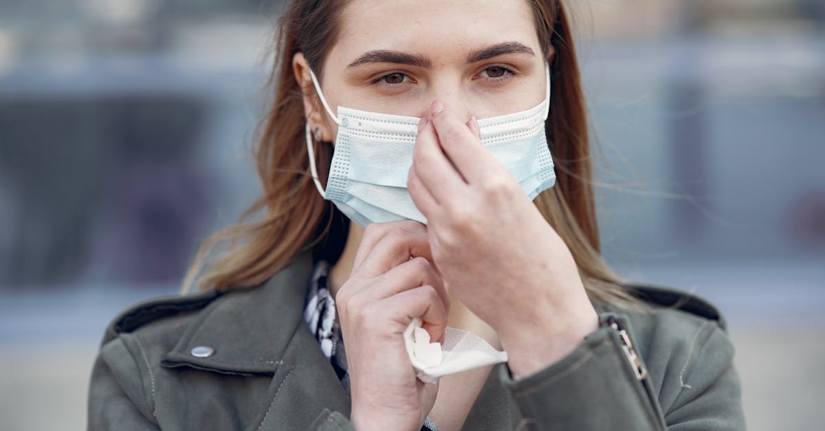 découvrez des conseils pratiques et des stratégies efficaces pour prévenir les infections respiratoires. renforcez votre système immunitaire et protégez votre santé avec des astuces simples au quotidien.