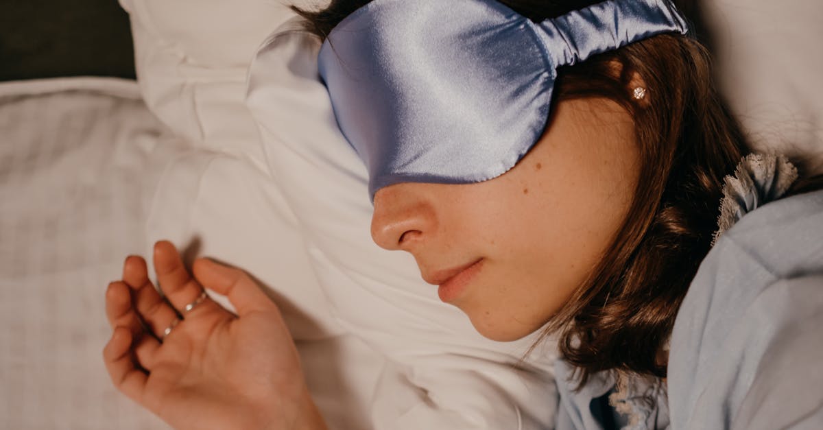 découvrez le confort ultime avec notre masque de sommeil, conçu pour bloquer la lumière et favoriser un sommeil réparateur. parfait pour les nuits en voyage ou à la maison, notre sleep mask vous aide à plonger dans un sommeil paisible et régénérateur.