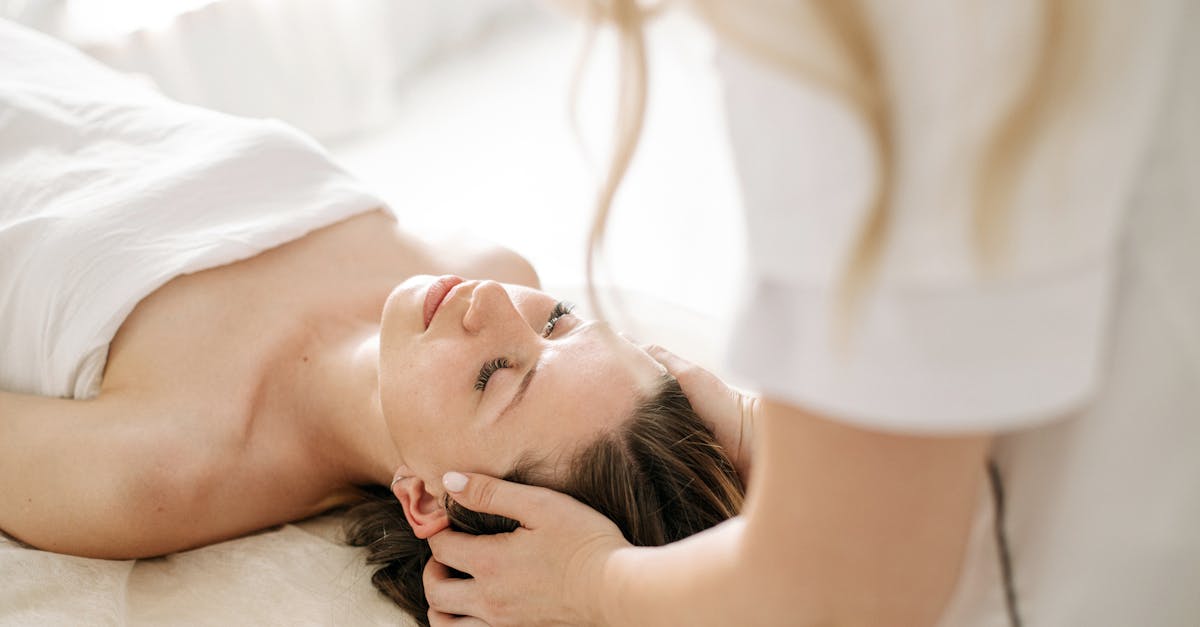 découvrez les bienfaits des massages thérapeutiques pour soulager le stress, améliorer la circulation sanguine et favoriser le bien-être général. offrez-vous un moment de détente et de revitalisation grâce à des techniques ajustées à vos besoins.