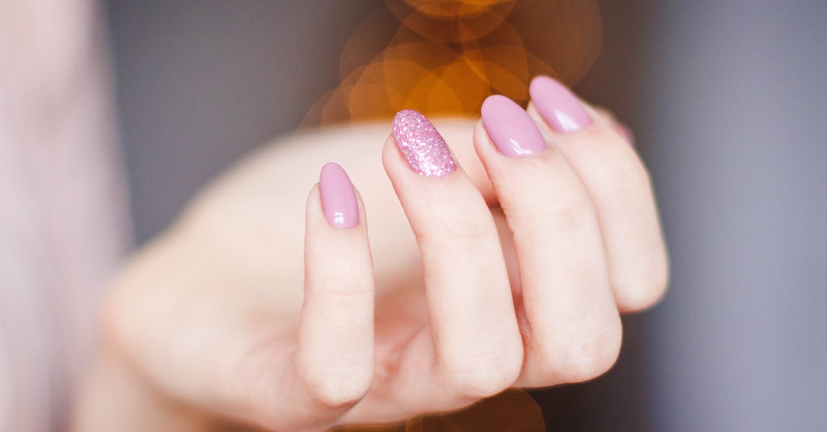 découvrez tout ce qu'il faut savoir sur le trigger finger, une condition douloureuse affectant les doigts. informez-vous sur les symptômes, les causes et les traitements disponibles pour soulager cette affection et retrouver une fonction normale de vos mains.