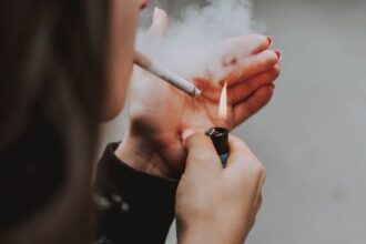 découvrez les causes, les symptômes et les solutions pour surmonter l'addiction. apprenez comment aider les personnes touchées et explorez les différentes approches pour retrouver un équilibre de vie sain.