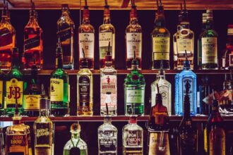 découvrez tout ce qu'il faut savoir sur l'alcool, ses différents types, effets sur la santé, et conseils de consommation responsable. informez-vous sur les risques et les plaisirs associés à la consommation d'alcool.
