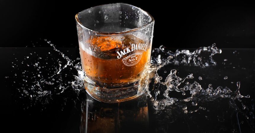 découvrez le monde de l'alcool : des origines fascinantes aux différentes variétés, explorez les styles de boissons, les tendances de consommation et l'art de la dégustation. que vous soyez amateur ou novice, plongez dans l'univers de la culture alcoolique.
