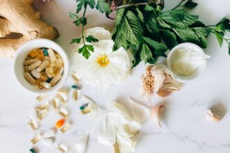 découvrez des traitements alternatifs innovants et naturels pour améliorer votre bien-être. explorez des solutions complémentaires à la médecine traditionnelle et transformez votre santé avec des approches holistiques.