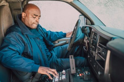 découvrez les avancées technologiques révolutionnaires dans le domaine des ambulances, qui améliorent la rapidité, l'efficacité et la sécurité des soins d'urgence. explorez comment la technologie transforme le transport médical et sauve des vies.