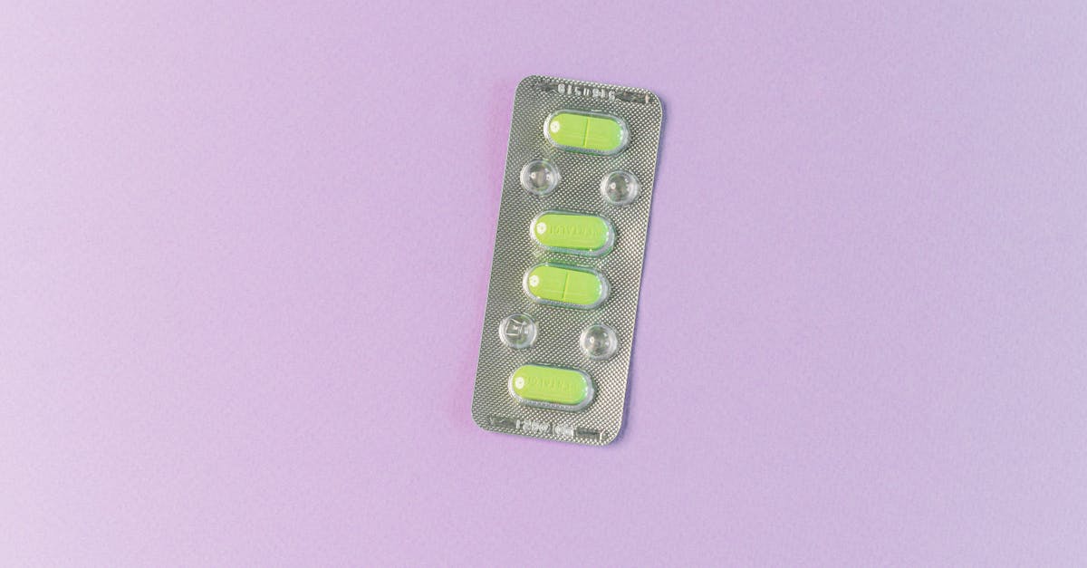 découvrez tout ce que vous devez savoir sur les antibiotiques : leur fonctionnement, les types disponibles, les indications, les effets secondaires et les bonnes pratiques d'utilisation pour une santé optimale.