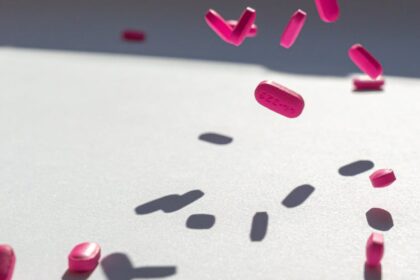découvrez tout ce que vous devez savoir sur les antihistaminiques : comment ils fonctionnent, leurs types, leurs usages dans le traitement des allergies et de l'asthme, ainsi que les effets secondaires potentiels. informez-vous pour mieux gérer vos symptômes allergiques.
