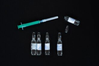 découvrez tout sur les antiviraux, leurs mécanismes d'action, les principaux types disponibles et leur utilisation dans le traitement des infections virales. informez-vous sur les dernières avancées en matière de recherche et leur impact sur la santé publique.