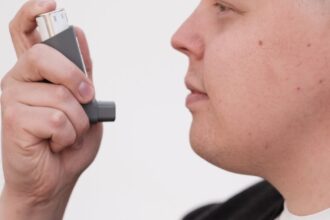 découvrez tout ce qu'il faut savoir sur l'asthme : ses symptômes, causes, traitements et conseils pour mieux vivre avec cette maladie respiratoire. informez-vous sur les stratégies de gestion et les avancées médicales pour améliorer votre qualité de vie.