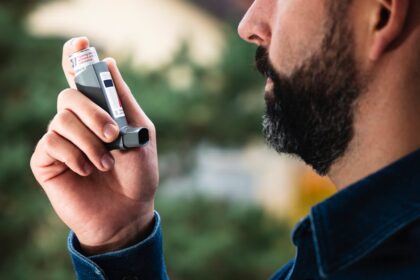 découvrez des conseils pratiques et des stratégies efficaces pour gérer l'asthme au quotidien. apprenez comment contrôler vos symptômes, éviter les déclencheurs et améliorer votre qualité de vie grâce à une meilleure compréhension de cette maladie.