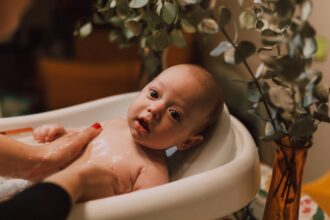 découvrez notre sélection de baignoires pour bébés, conçues pour offrir confort et sécurité à votre petit. offrez à votre enfant des moments de détente et de plaisir pendant le bain avec nos produits ergonomiques et colorés.