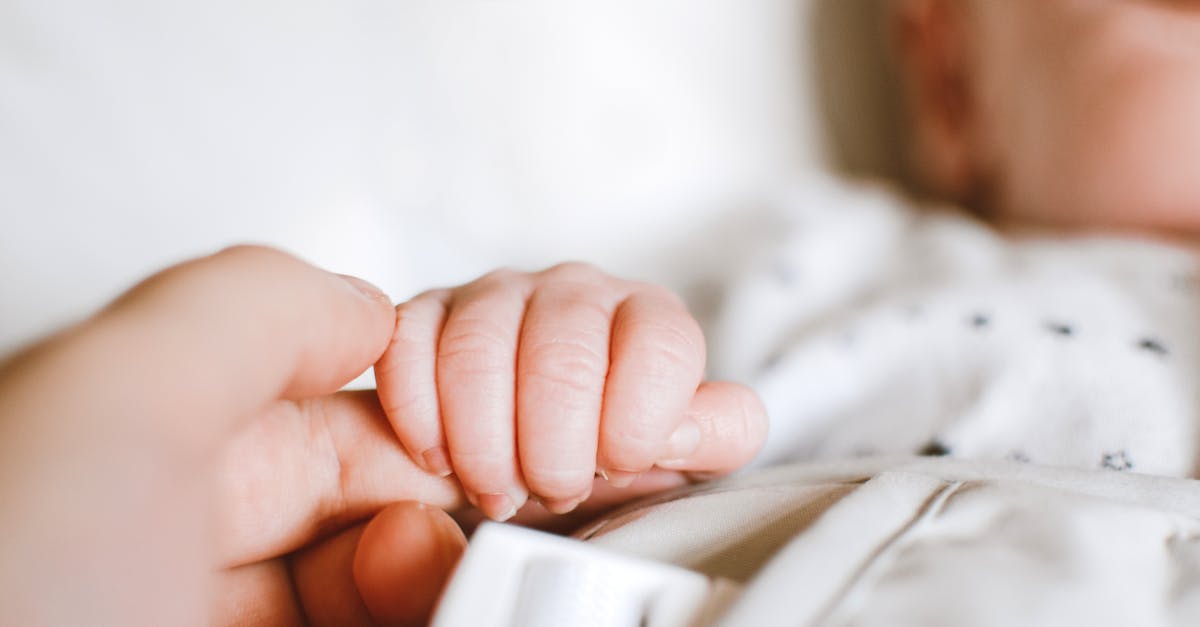 découvrez des conseils et astuces pour aider votre bébé à mieux dormir. apprenez les meilleures pratiques pour favoriser le sommeil paisible de votre enfant et profitez de nuits plus tranquilles.