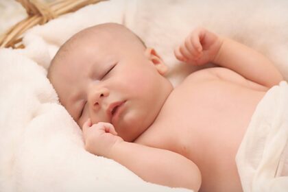 découvrez les meilleurs conseils et astuces pour améliorer le sommeil de votre bébé. apprenez à établir une routine apaisante et à créer un environnement propice au sommeil pour votre tout-petit.