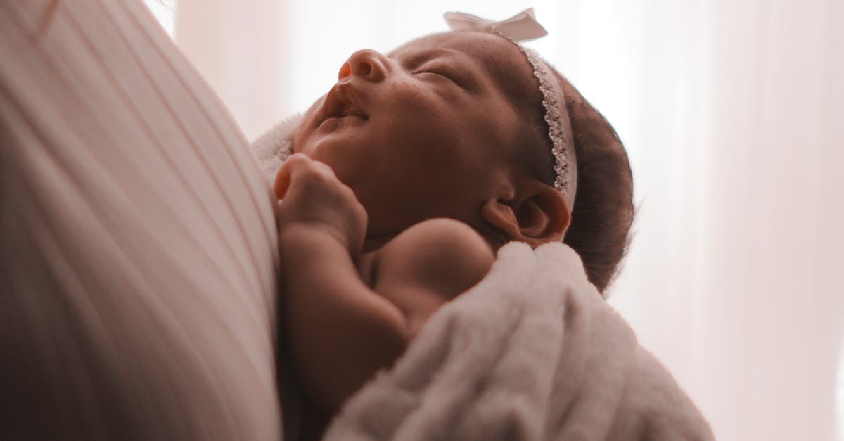 découvrez des conseils pratiques et apaisants pour aider votre bébé à s'endormir facilement. apprenez des techniques efficaces pour instaurer une routine de sommeil saine et permettre à votre petit trésor de passer de douces nuits.