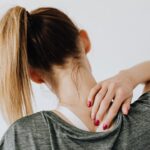 découvrez des conseils et des solutions efficaces pour soulager vos douleurs dorsales. apprenez des techniques d'étirement, des postures correctes et des exercices à intégrer dans votre quotidien pour atténuer le mal de dos et améliorer votre bien-être général. ne laissez plus le mal de dos vous freiner!