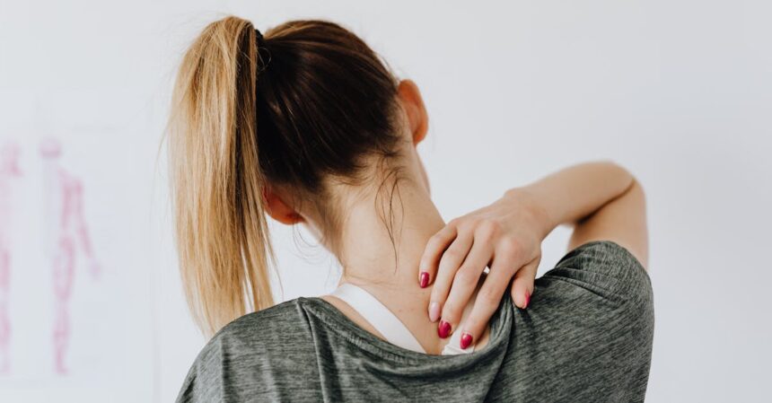 découvrez des conseils et des solutions efficaces pour soulager vos douleurs dorsales. apprenez des techniques d'étirement, des postures correctes et des exercices à intégrer dans votre quotidien pour atténuer le mal de dos et améliorer votre bien-être général. ne laissez plus le mal de dos vous freiner!