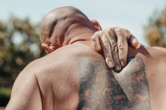 découvrez des stratégies efficaces pour gérer et soulager les douleurs dorsales. apprenez des conseils pratiques, des exercices et des techniques de relaxation pour améliorer votre qualité de vie et retrouver un confort optimal.