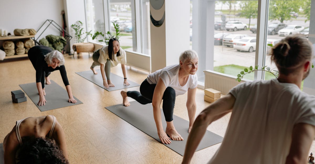 découvrez les bienfaits du yoga pour les débutants ! apprenez des techniques simples, des postures accessibles et des conseils pratiques pour vous initier à cette discipline apaisante et revitalisante. rejoignez-nous pour un voyage vers le bien-être et l'équilibre.
