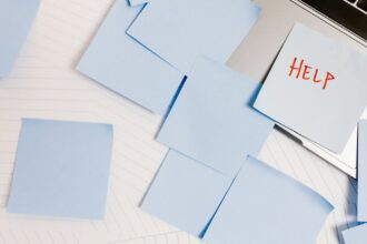 découvrez les causes, symptômes et solutions au burnout, un épuisement émotionnel et professionnel. apprenez à reconnaitre les signaux d'alerte, à mieux gérer votre stress et à retrouver un équilibre de vie pour préserver votre santé mentale.