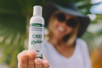 découvrez les bienfaits du cbd, un cannabinoïde naturel aux propriétés apaisantes et relaxantes. explorez nos produits de haute qualité pour améliorer votre bien-être au quotidien.