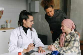 découvrez tout sur la chimiothérapie : son rôle dans le traitement du cancer, ses effets secondaires, et les avancées récentes pour améliorer le confort des patients. obtenez des informations précieuses pour mieux comprendre cette thérapie essentielle.