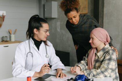 découvrez tout sur la chimiothérapie : son rôle dans le traitement du cancer, ses effets secondaires, et les avancées récentes pour améliorer le confort des patients. obtenez des informations précieuses pour mieux comprendre cette thérapie essentielle.
