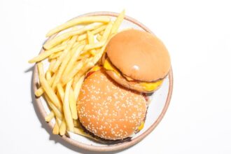 découvrez tout ce que vous devez savoir sur le cholestérol : ses effets sur la santé, les différents types, comment maintenir un bon équilibre et des conseils pour une alimentation saine. protégez votre coeur et améliorez votre bien-être grâce à des informations essentielles et des astuces pratiques.