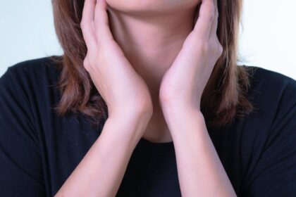 découvrez des remèdes efficaces pour soulager les boutons de fièvre. explorez des astuces naturelles et des traitements recommandés pour apaiser l'inconfort et accélérer la guérison.