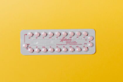 découvrez tout ce que vous devez savoir sur la pilule contraceptive : son fonctionnement, ses avantages, ses effets secondaires et comment bien la choisir pour une contraception efficace et adaptée à vos besoins.