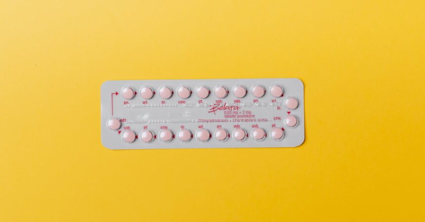 découvrez tout ce que vous devez savoir sur la pilule contraceptive : son fonctionnement, ses avantages, ses effets secondaires et comment bien la choisir pour une contraception efficace et adaptée à vos besoins.